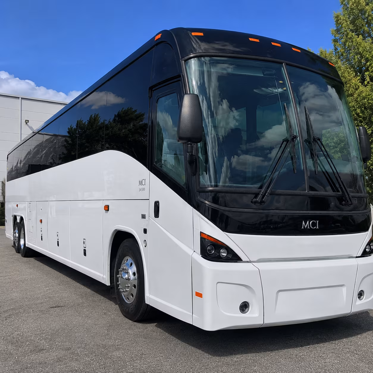 guest shuttles to fortunata winery and wedding venues around denton